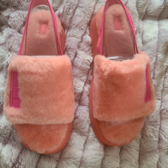 UGG - Picture 1 of 5